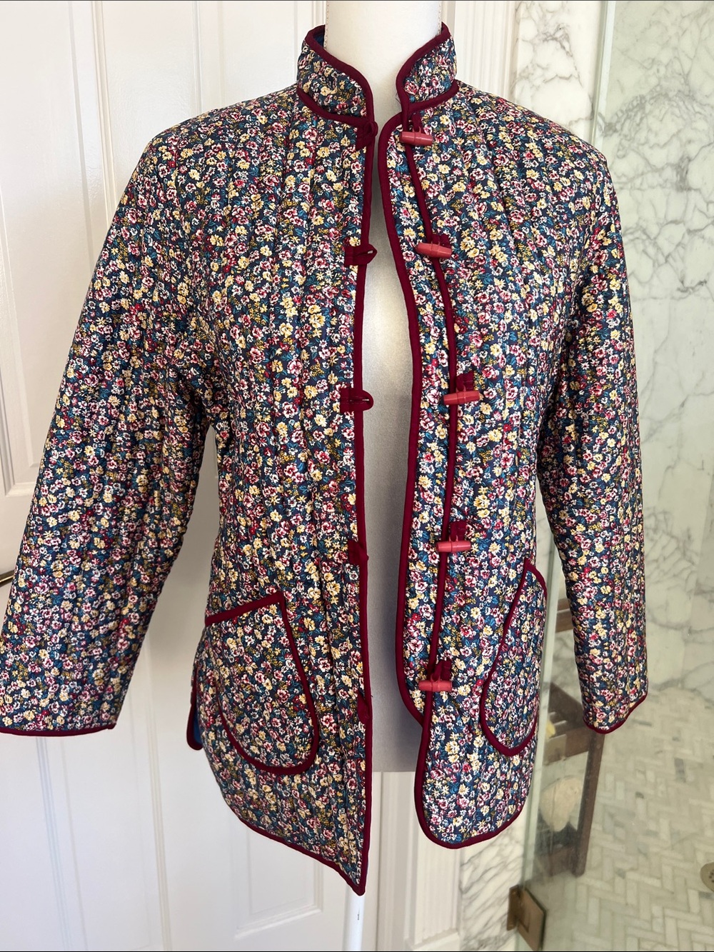 Vintage Sun Wah Floral Quilted Jacket with Burgundy Trim and toggle buttons XL